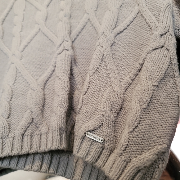 Cable knit turtleneck - Picture 3 of 4